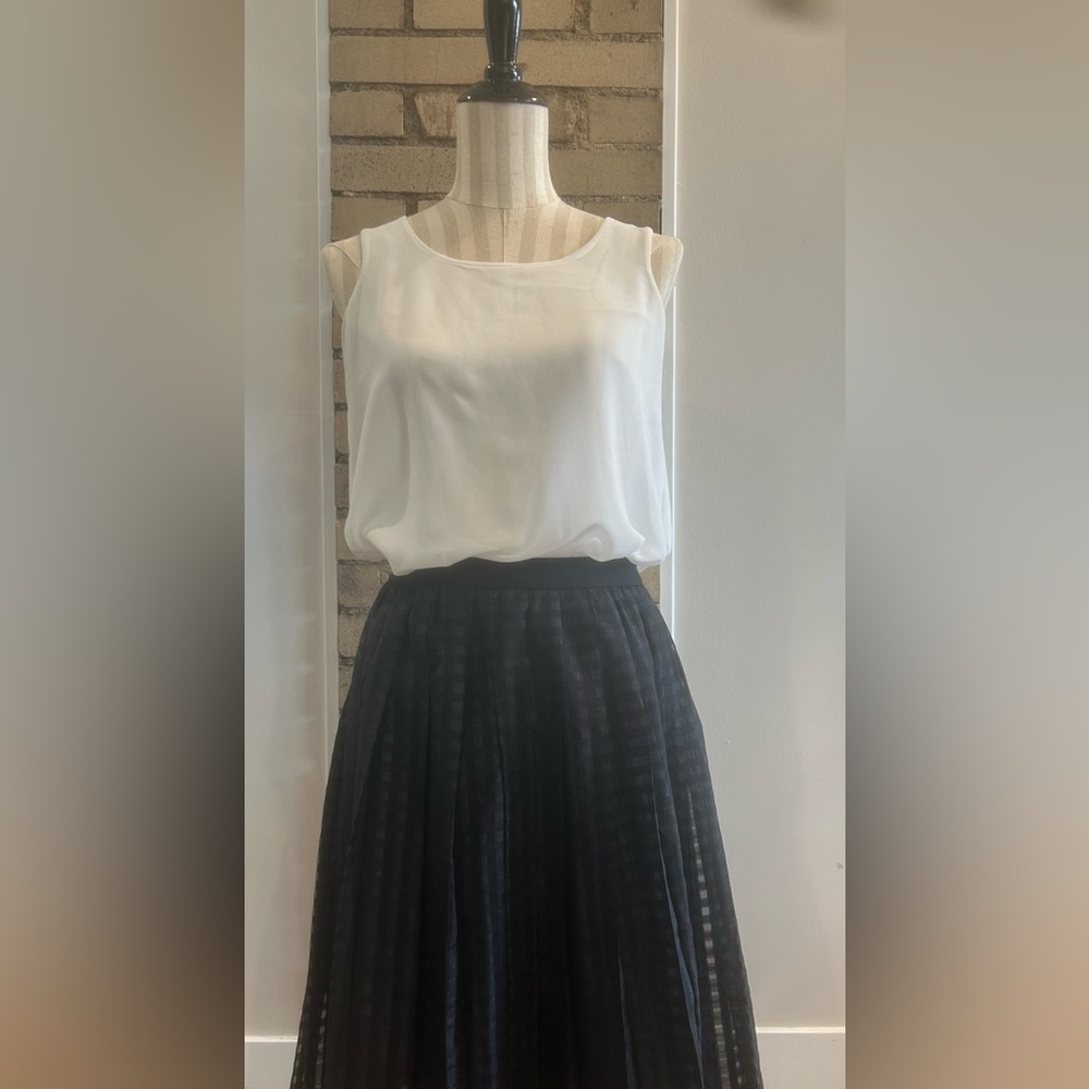 White House Black Market Sleeveless Top XS